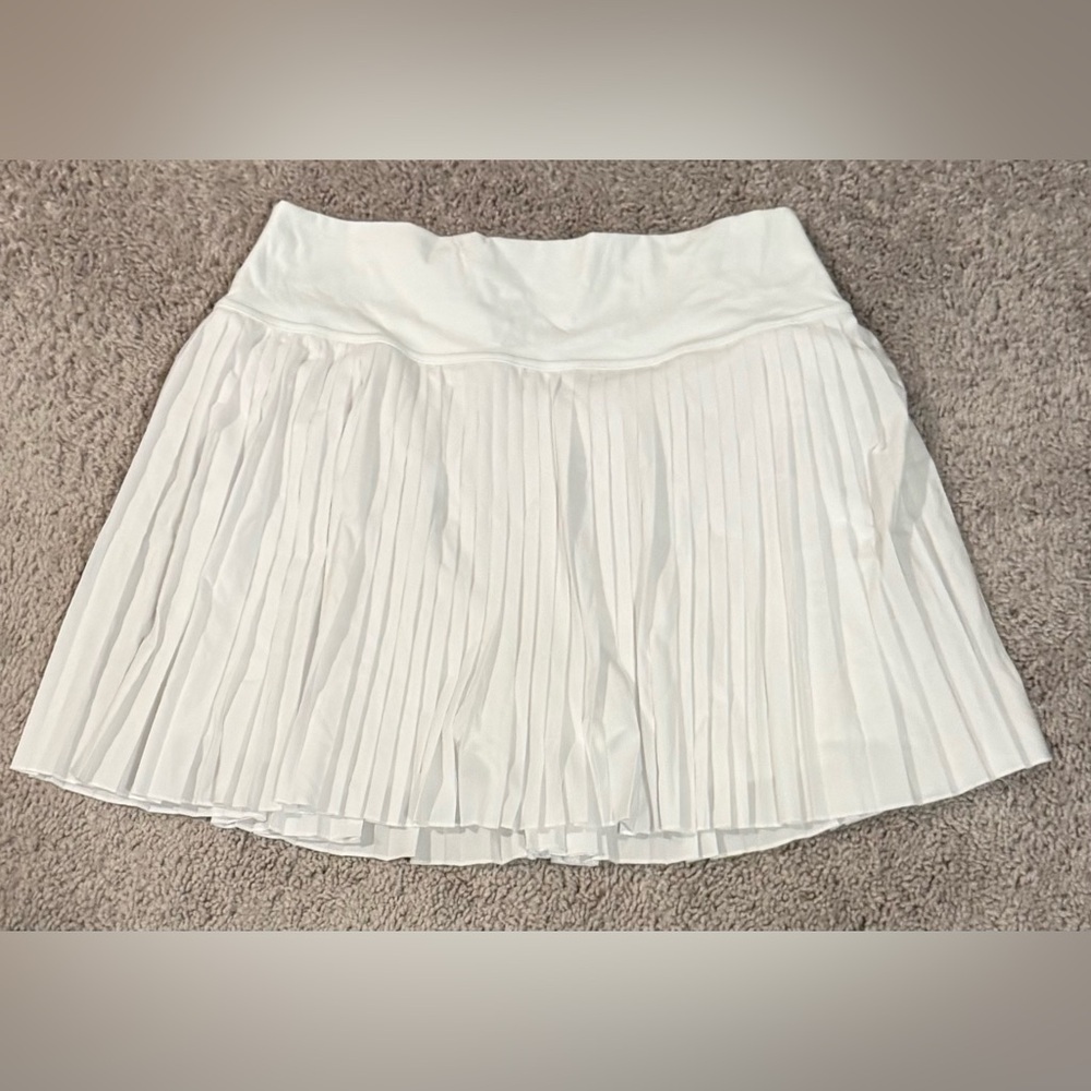 Women’s White Pleated SKORT